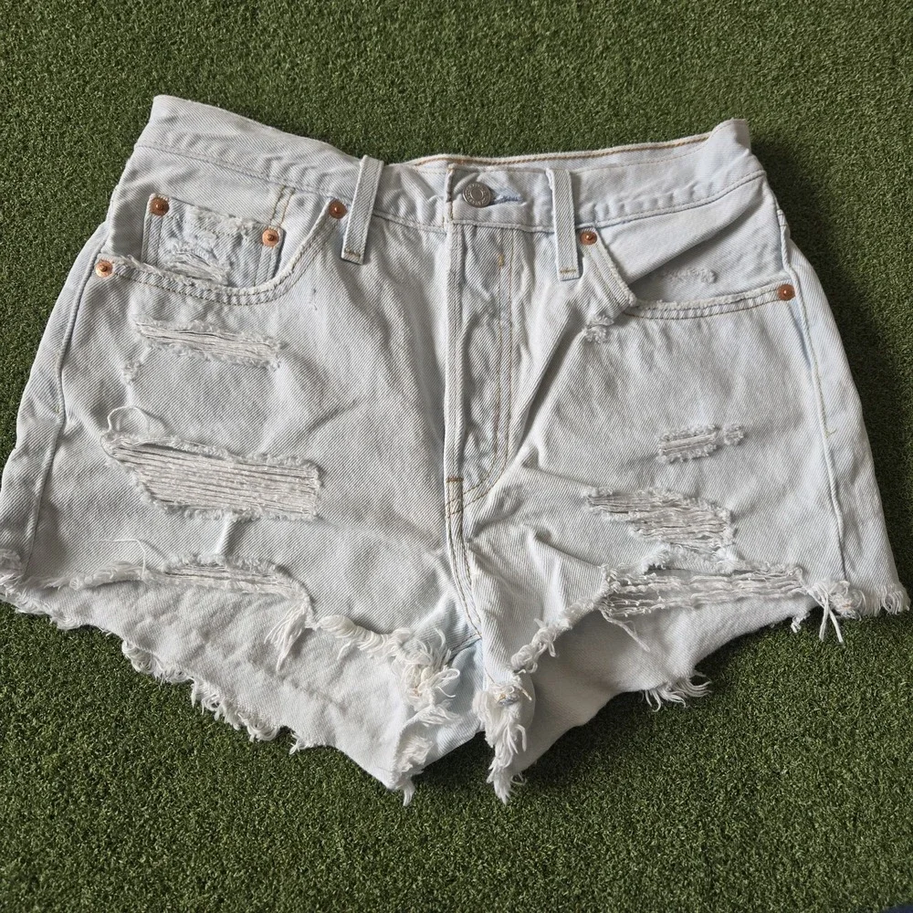 Levi's 501 High Rise Cutoff Distressed Button Fly Shorts Denim Women's Size 28